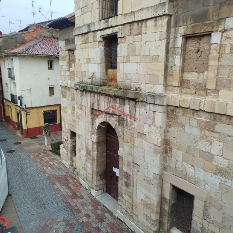 OPORTUNIDAD ÚNICA EN EL CASCO HISTÓRICO DE LEÓN CON PATIO