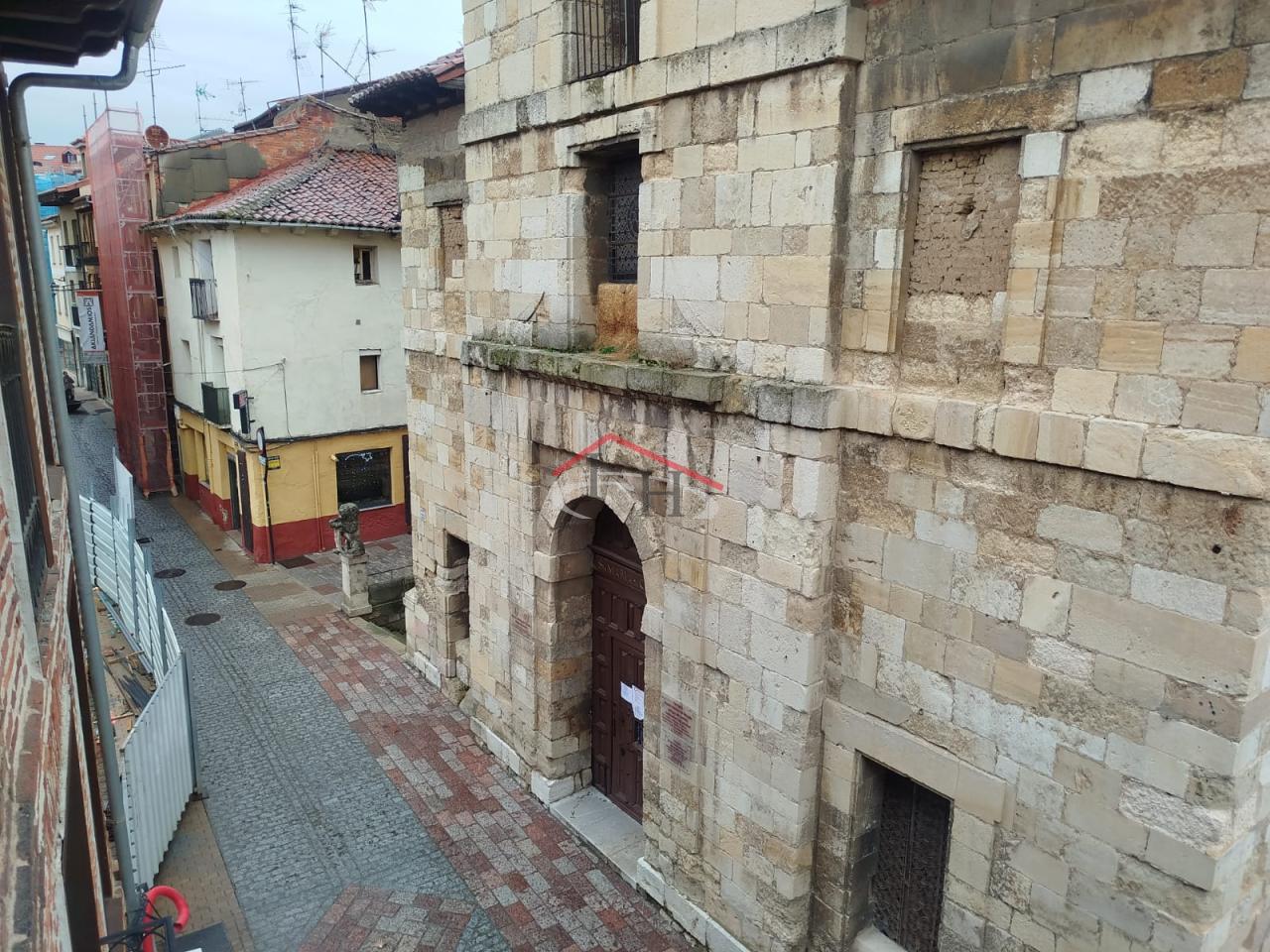 OPORTUNIDAD ÚNICA EN EL CASCO HISTÓRICO DE LEÓN CON PATIO