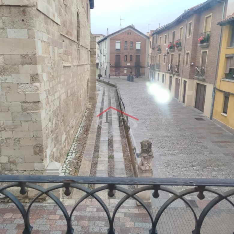 OPORTUNIDAD ÚNICA EN EL CASCO HISTÓRICO DE LEÓN CON PATIO