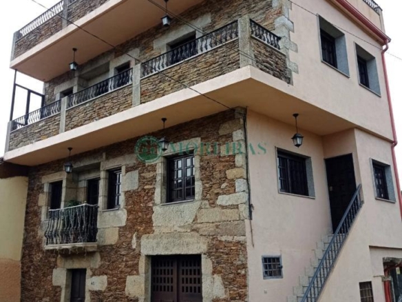 OPORTUNIDAD CASA CON MUCHAS COMODIDADES EN TOÉN