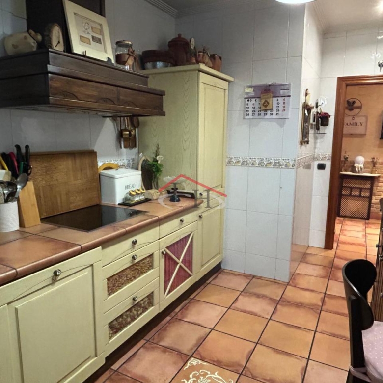 PISO CON DOS PLAZAS DE GARAJE – CHANTRÍA