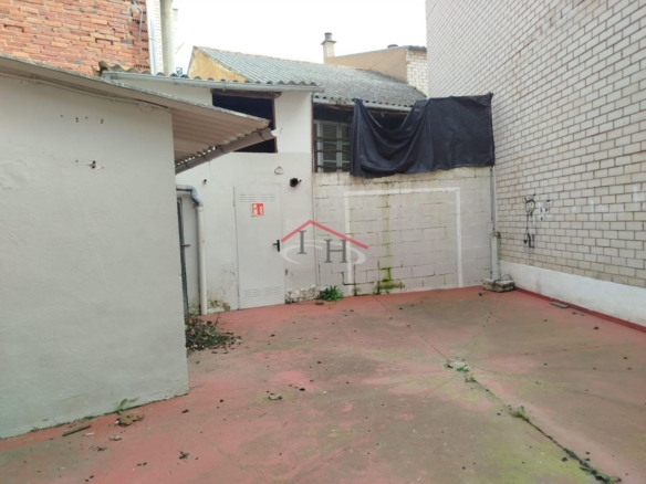 CASA CON PATIO EN PUENTE CASTRO