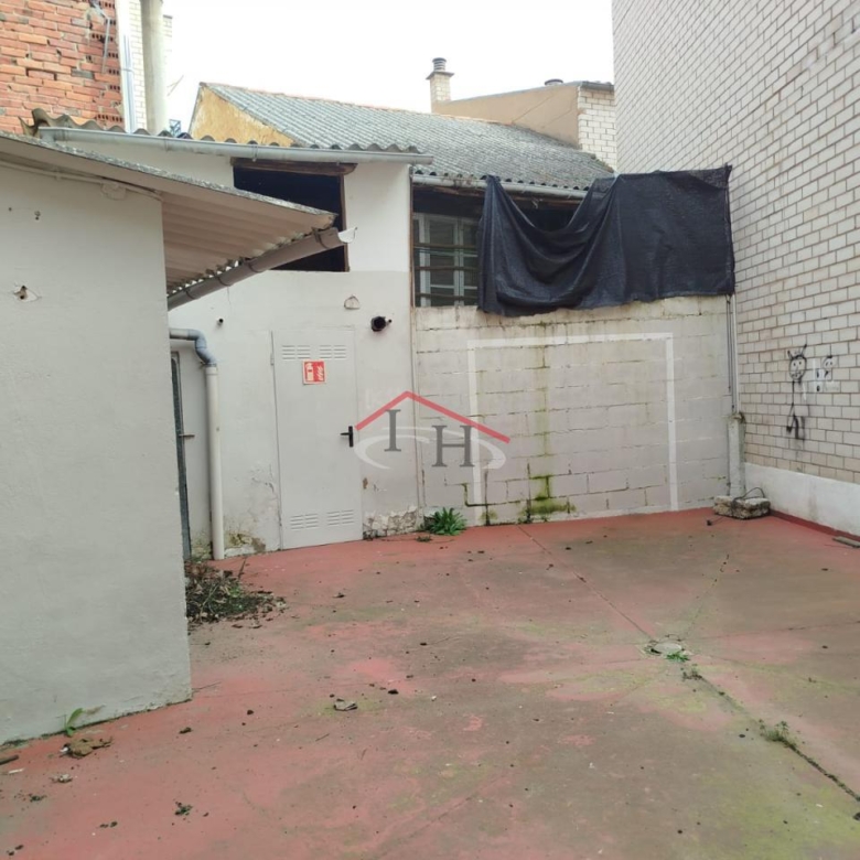 CASA CON PATIO EN PUENTE CASTRO