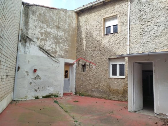 CASA CON PATIO EN PUENTE CASTRO
