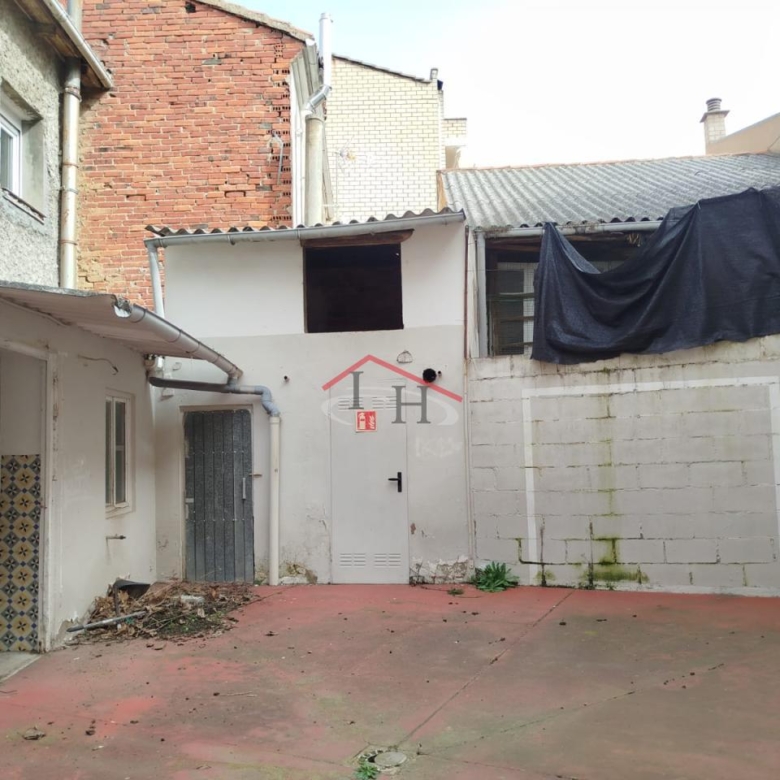 CASA CON PATIO EN PUENTE CASTRO