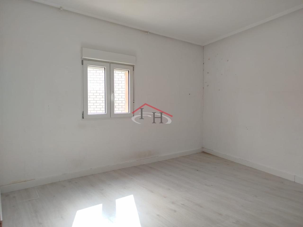 CASA CON PATIO EN PUENTE CASTRO