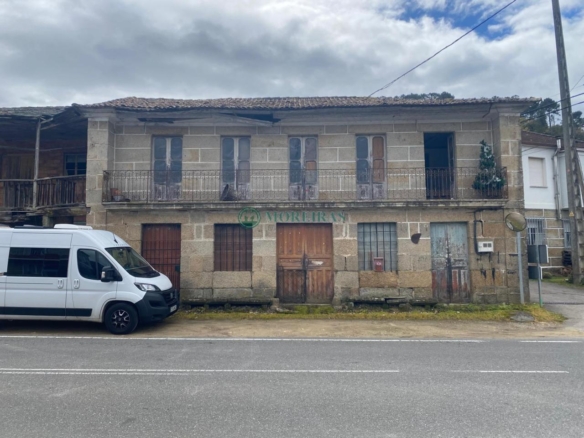 Castrelo de Miño. Casa para reformar con finca