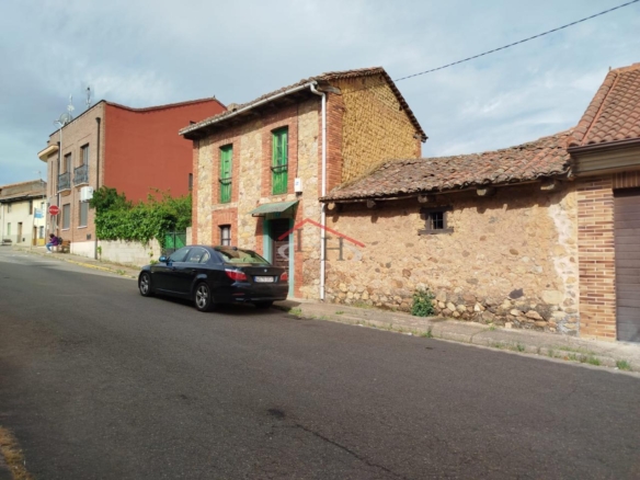 CASA PARA REFORMAR CON TERRENO EN CUADROS