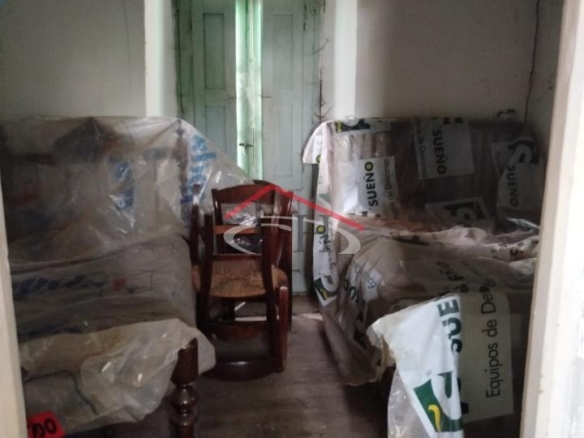CASA PARA REFORMAR CON TERRENO EN CUADROS