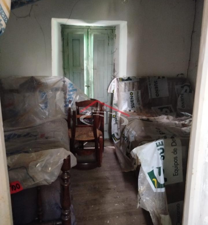 CASA PARA REFORMAR CON TERRENO EN CUADROS