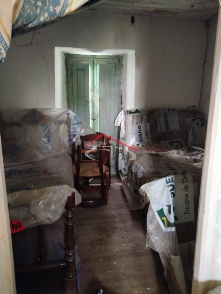 CASA PARA REFORMAR CON TERRENO EN CUADROS