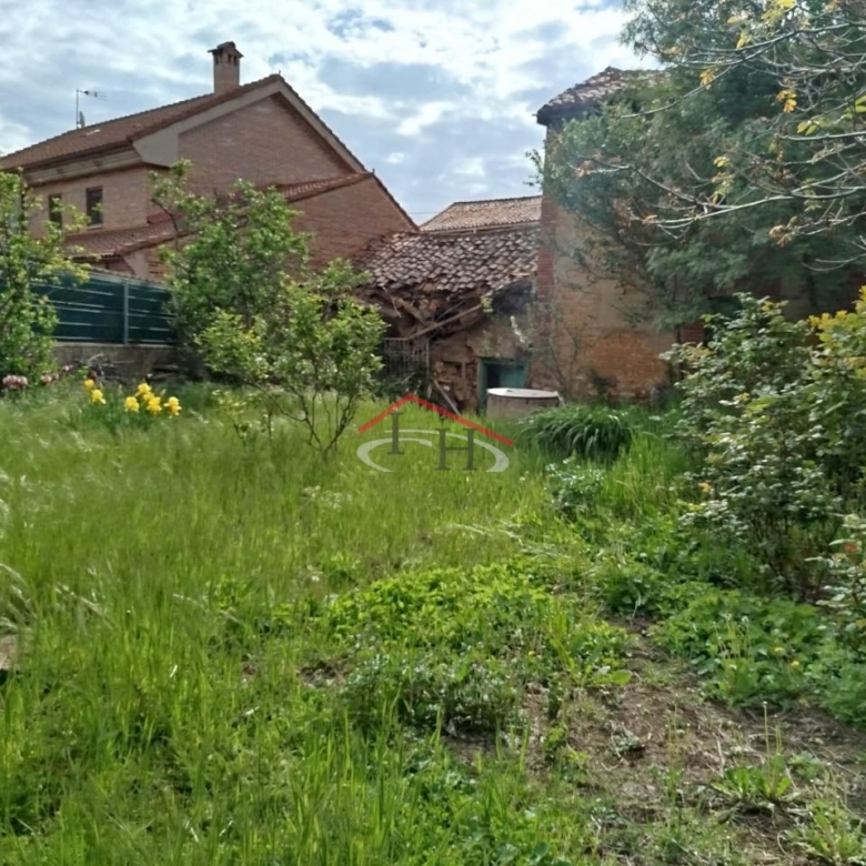 CASA PARA REFORMAR CON TERRENO EN CUADROS