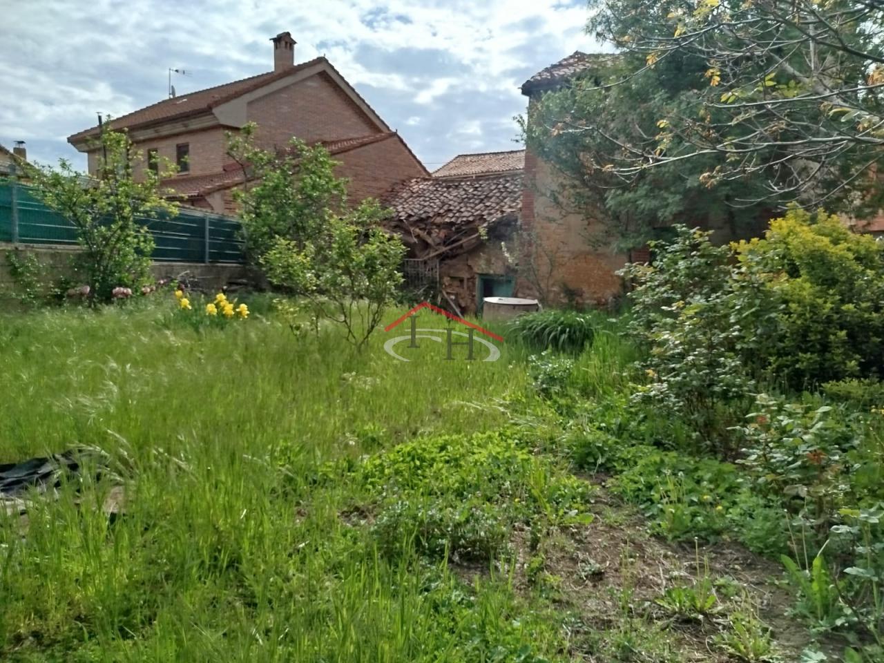 CASA PARA REFORMAR CON TERRENO EN CUADROS