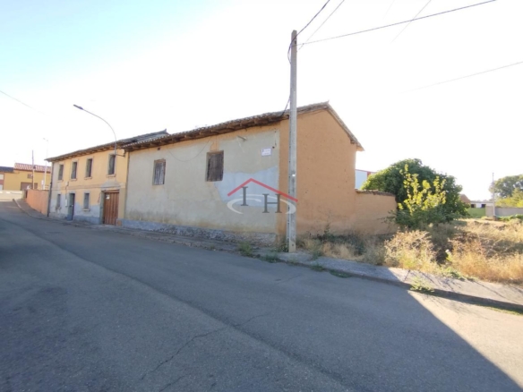 CASA PARA REFORMAR EN VALDELAFUENTE