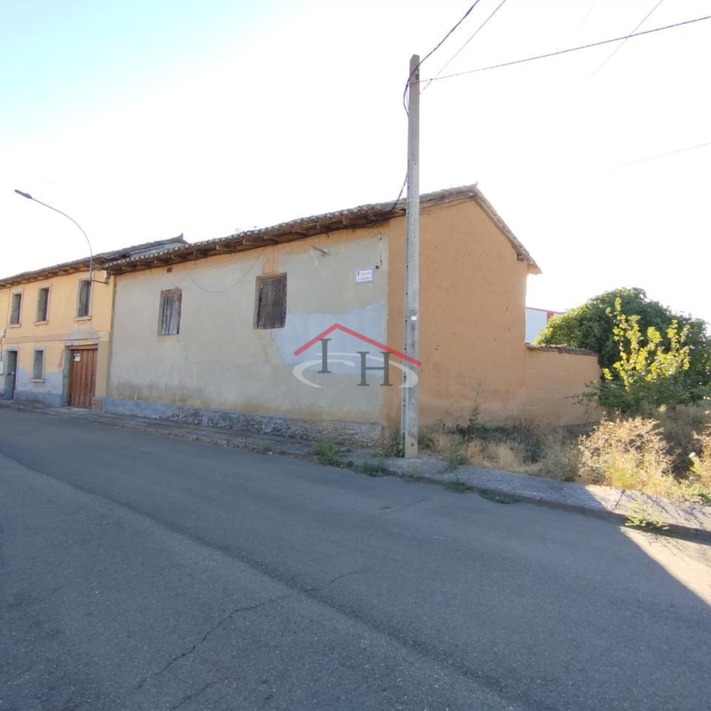 CASA PARA REFORMAR EN VALDELAFUENTE