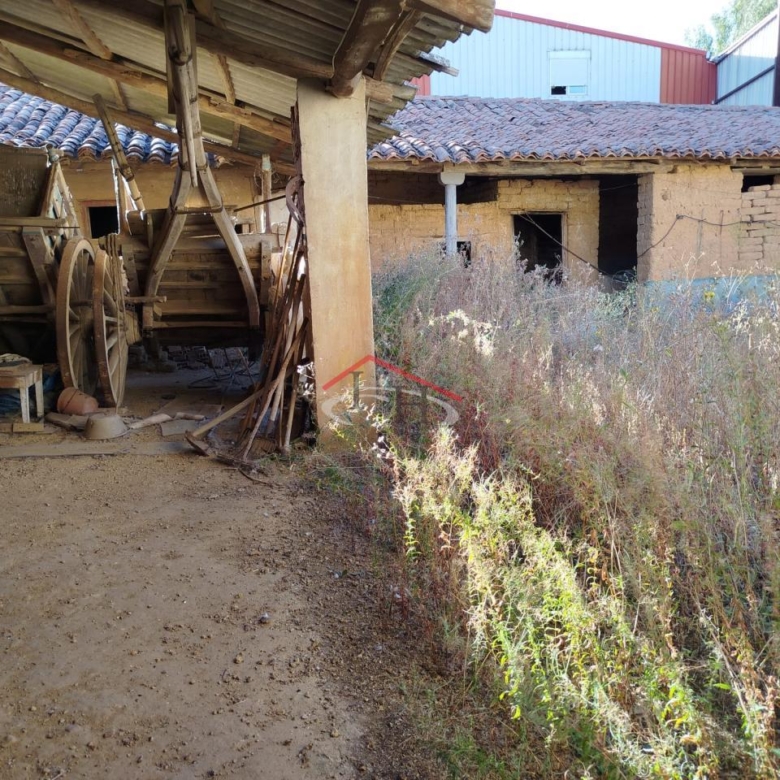 CASA PARA REFORMAR EN VALDELAFUENTE