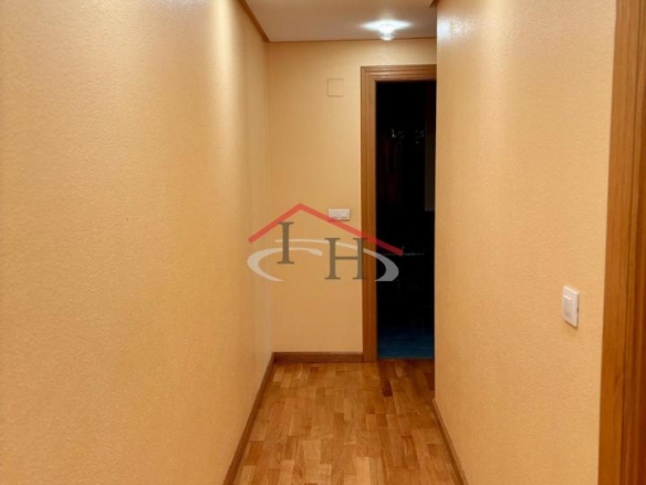 EXCELENTE VIVIENDA AL LADO DE LA JUNTA CON GARAJE Y TRASTERO