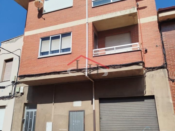 PISO CON GARAJE, TRASTERO Y PATIO
