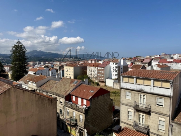 Piso de 4 habitaciones y 110 m² en O Calvario