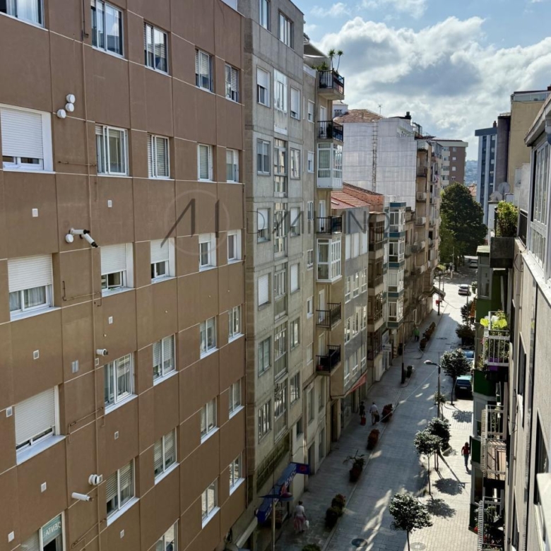 Piso de 4 habitaciones y 110 m² en O Calvario