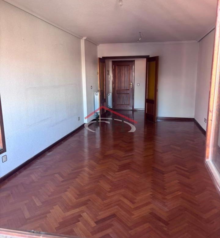 PISO PARA ACTUALIZAR CON GARAJE Y TRASTERO