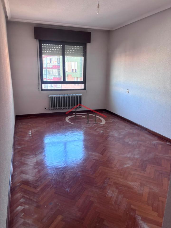178706952036200172905_178706607110 PISO PARA ACTUALIZAR CON GARAJE Y TRASTERO