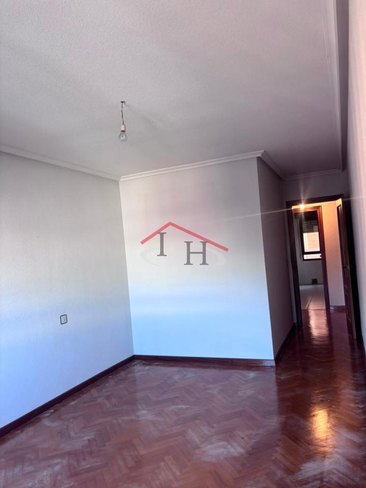 178706952037700172905_178706607153 PISO PARA ACTUALIZAR CON GARAJE Y TRASTERO