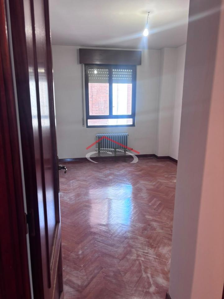178706952212300172905_178706607237 PISO PARA ACTUALIZAR CON GARAJE Y TRASTERO