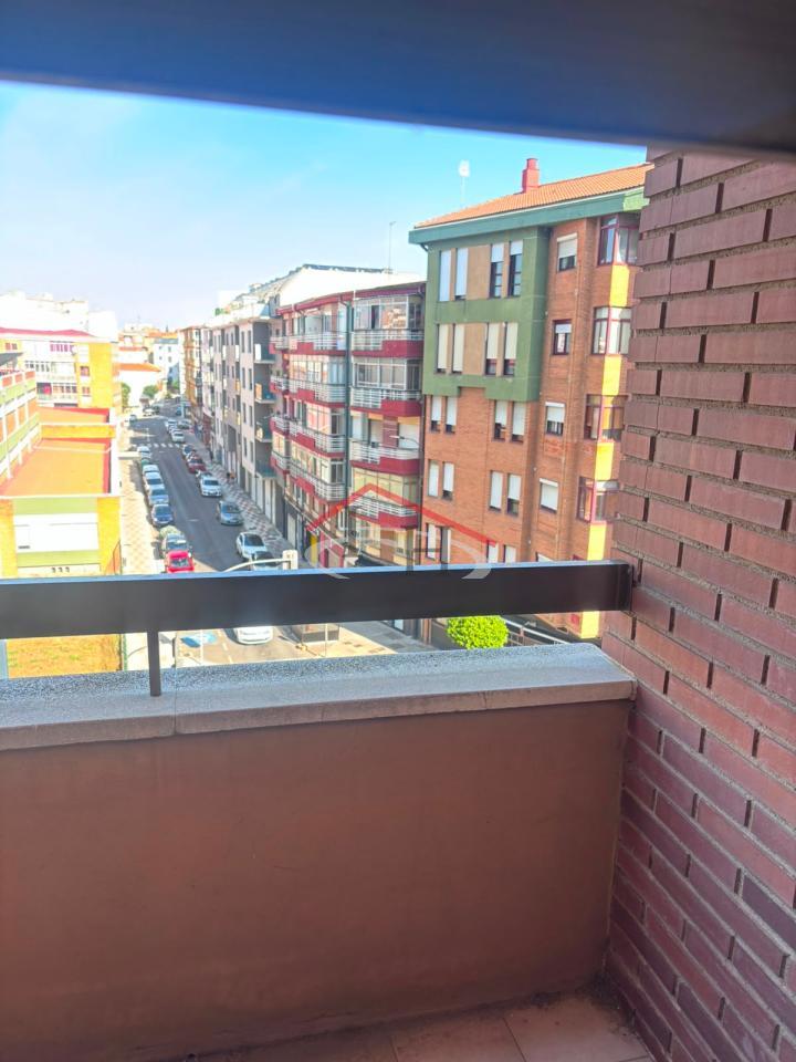 178706952523200172905_178706607493 PISO PARA ACTUALIZAR CON GARAJE Y TRASTERO