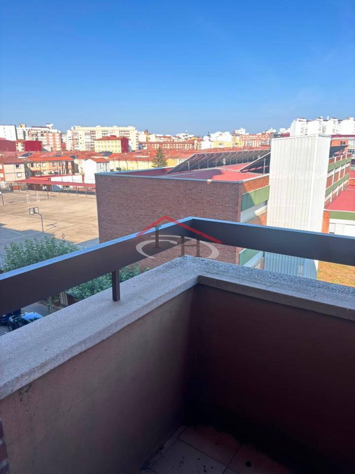 178706952533300172905_178706607536 PISO PARA ACTUALIZAR CON GARAJE Y TRASTERO