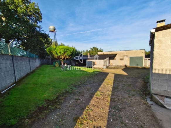 Nave industrial con finca de 6.000 m² en Cadavás – Magalofes, Fene