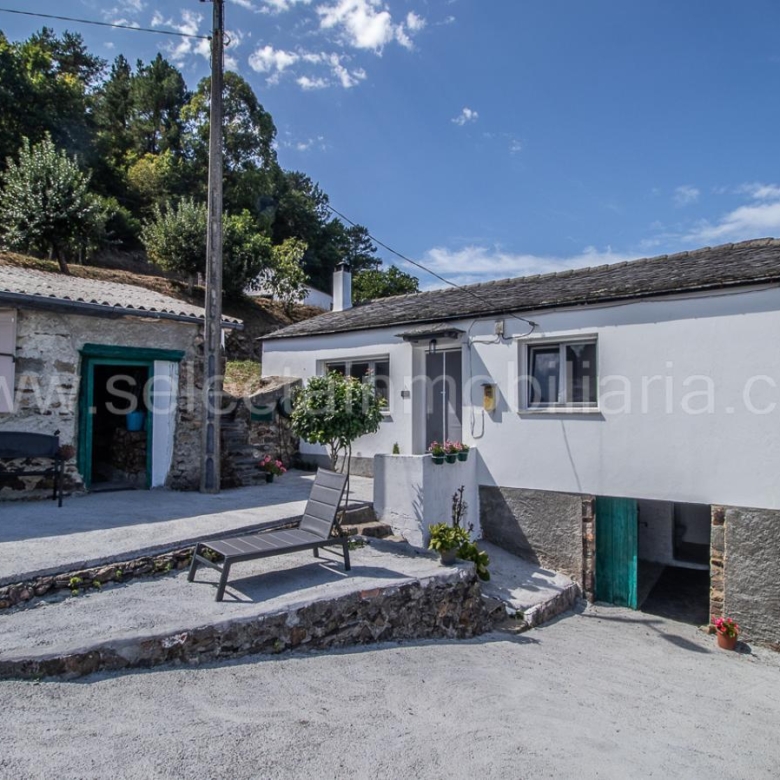 CASA TOTALMENTE REFORMADA