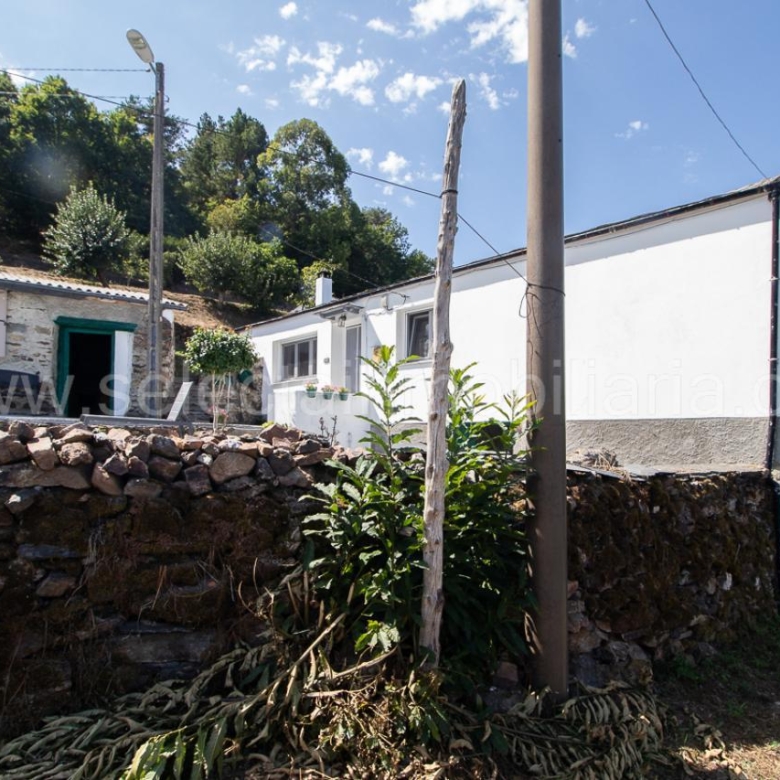 CASA TOTALMENTE REFORMADA