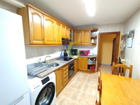 SE VENDE PISO DE 3 HABITACIONES EN SAN ANDRES DEL RABANEDO CON TERRAZA DE 30 METROS.