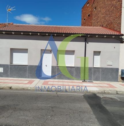 SE VENDE CASA DE 3 HABITACIONES EN SAN ANDRES DEL RABANEDO. CALLE CORPUS CHRISTI.