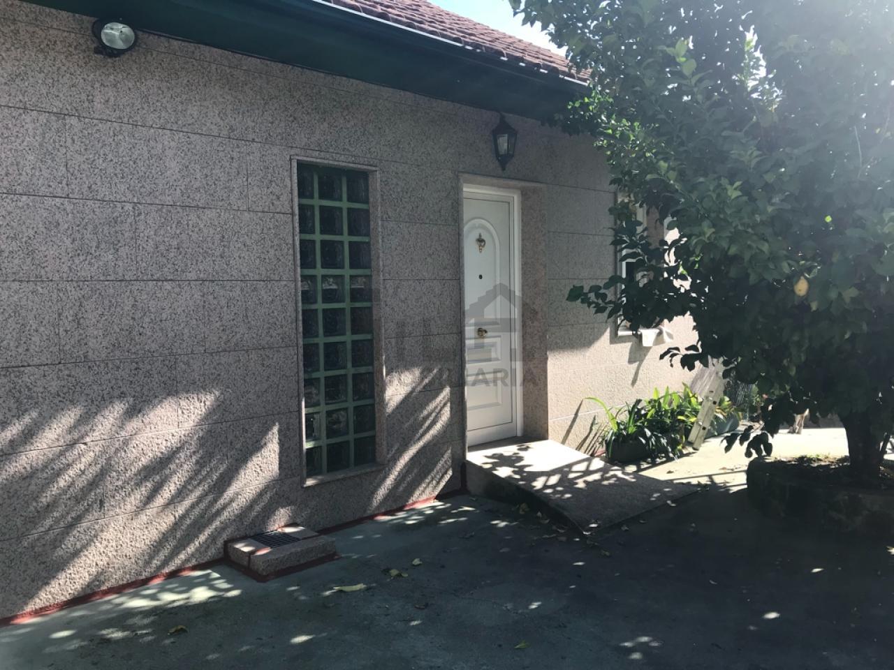SE VENDE CASA EN CASTADÓN