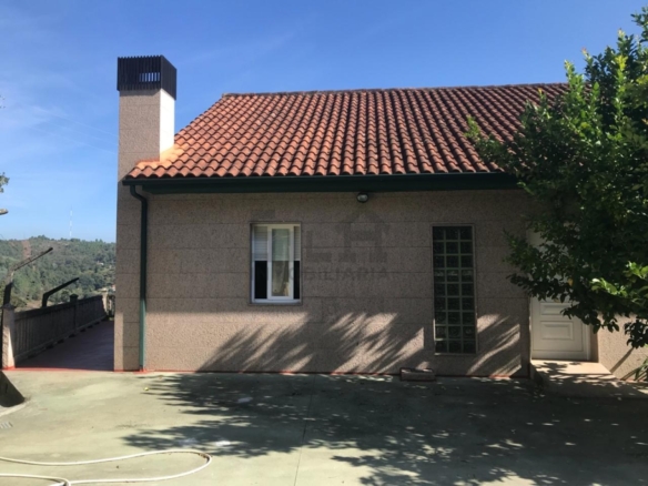 SE VENDE CASA EN CASTADÓN