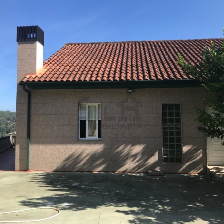 SE VENDE CASA EN CASTADÓN
