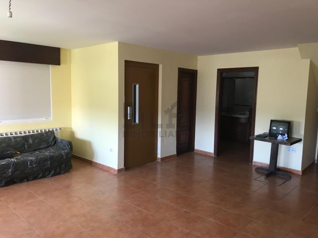 SE VENDE CASA EN CASTADÓN