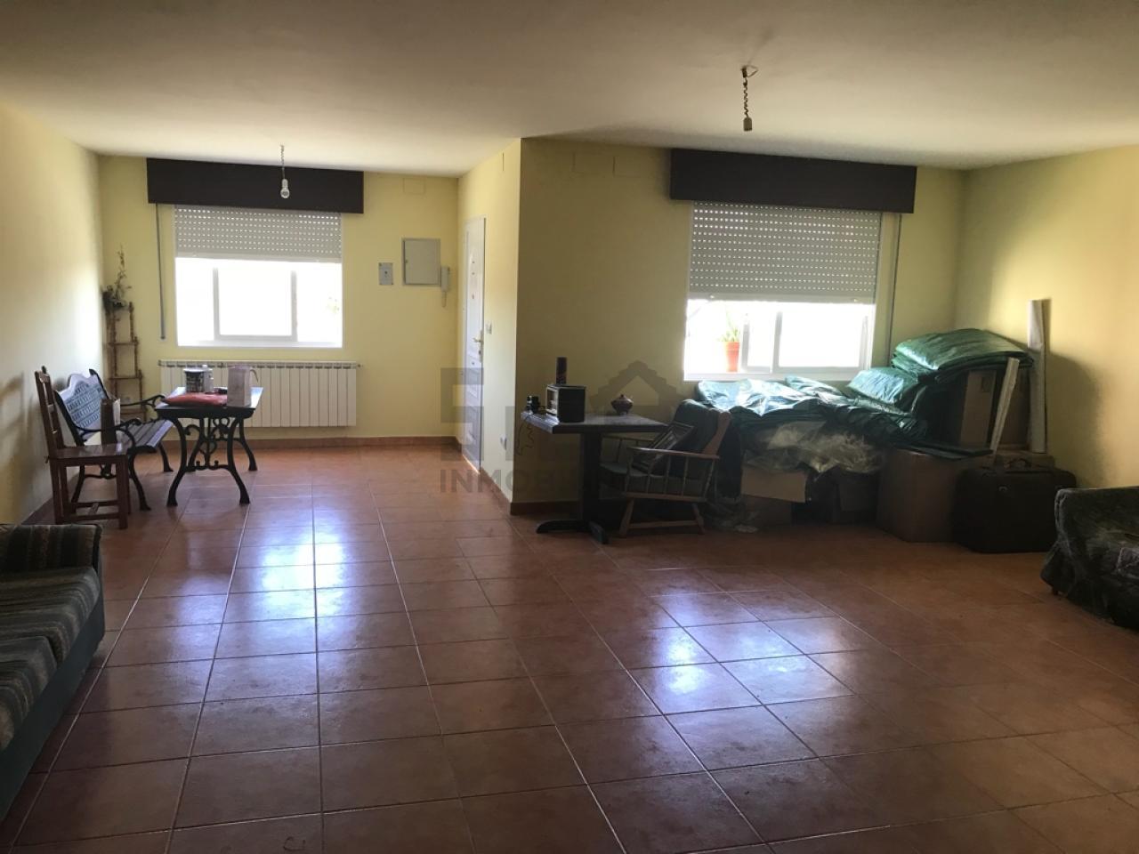 SE VENDE CASA EN CASTADÓN