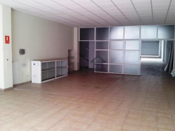 SE ALQUILA BAJO COMERCIAL ZONA VEINTIUNO