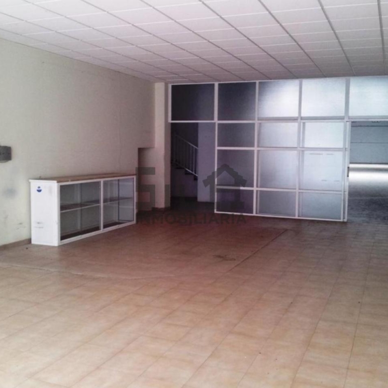 SE ALQUILA BAJO COMERCIAL ZONA VEINTIUNO