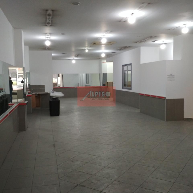 Alquiler Bajo Zona Jardín Posio