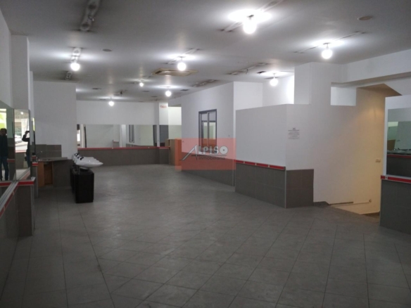Alquiler Bajo Zona Jardín Posio