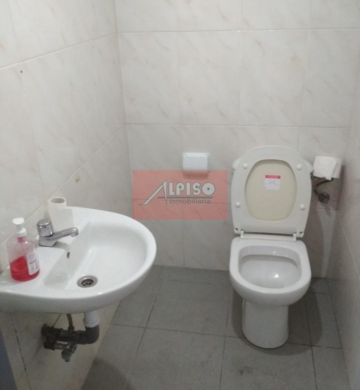 Alquiler Bajo Zona Jardín Posio