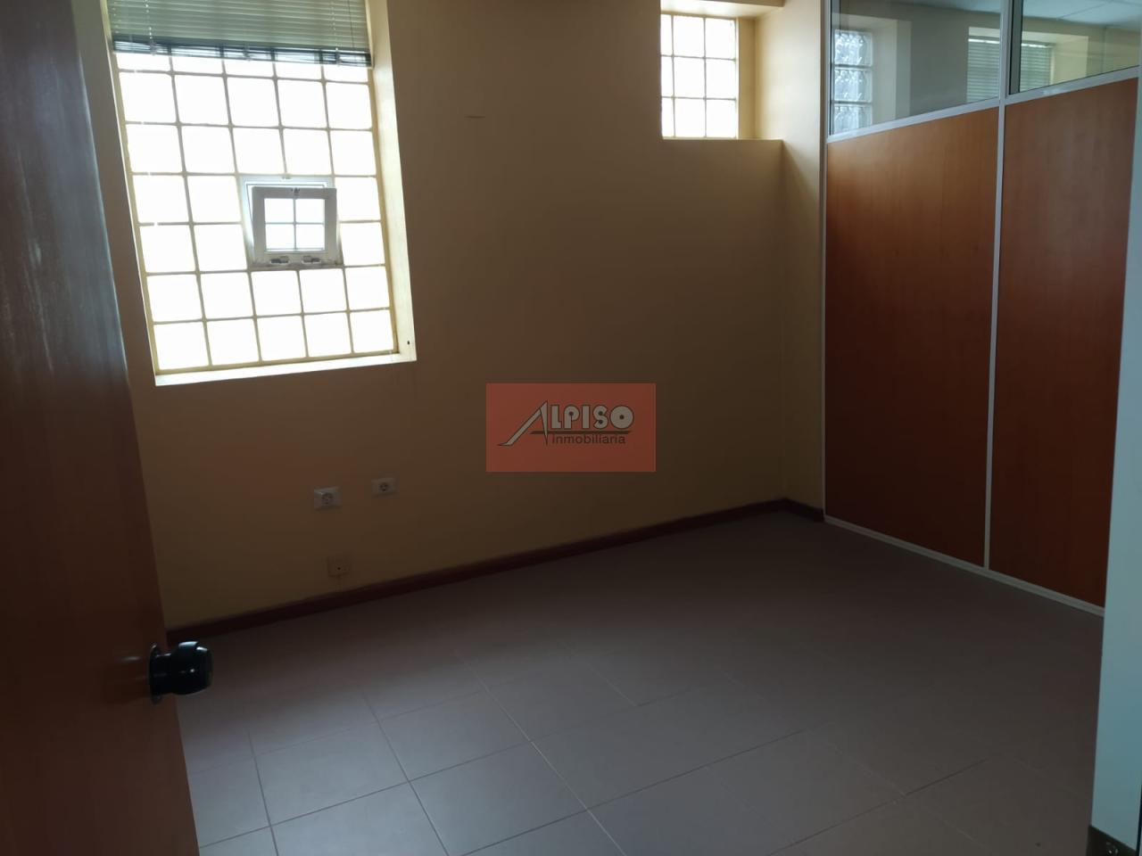 157978013100016426_15797799510 Oficina en Ourense