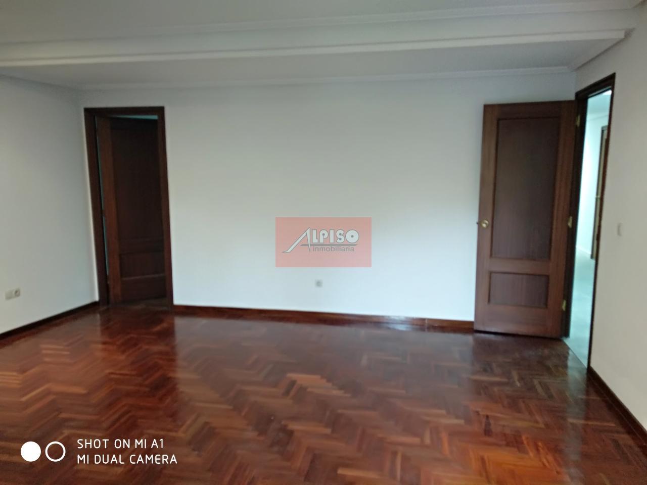 161408236900018959_16140811472 Oficina en Ourense