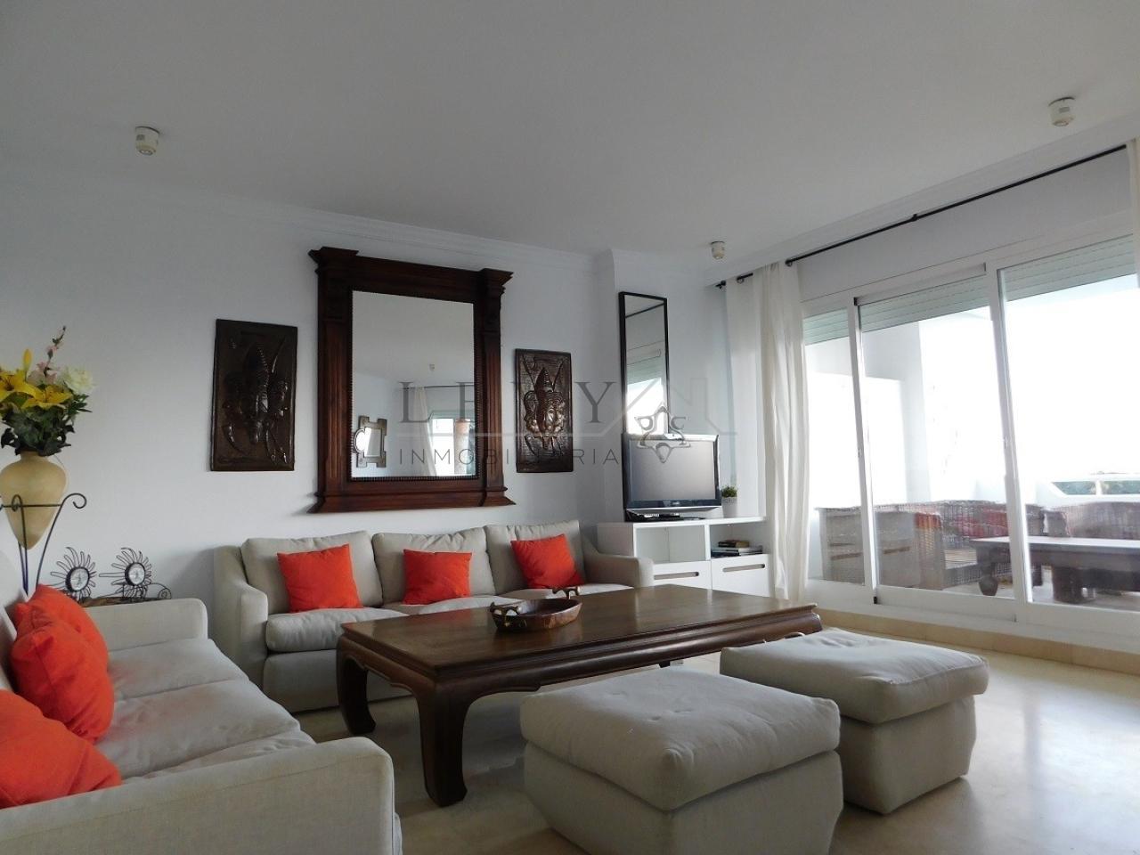 162453148400122179_16225343606 Apartamento en Puerto Banús