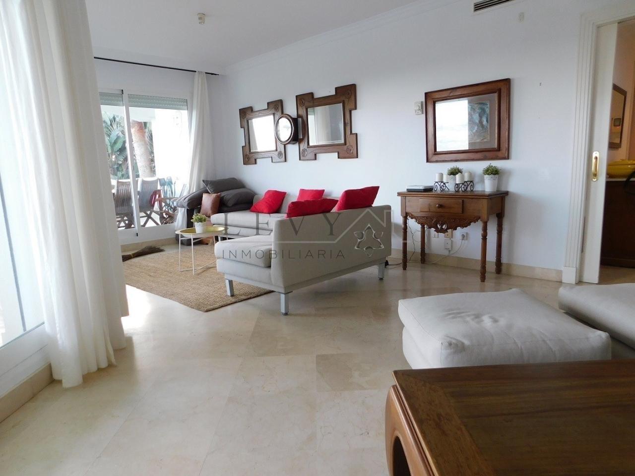 162453148400122179_16225343619 Apartamento en Puerto Banús