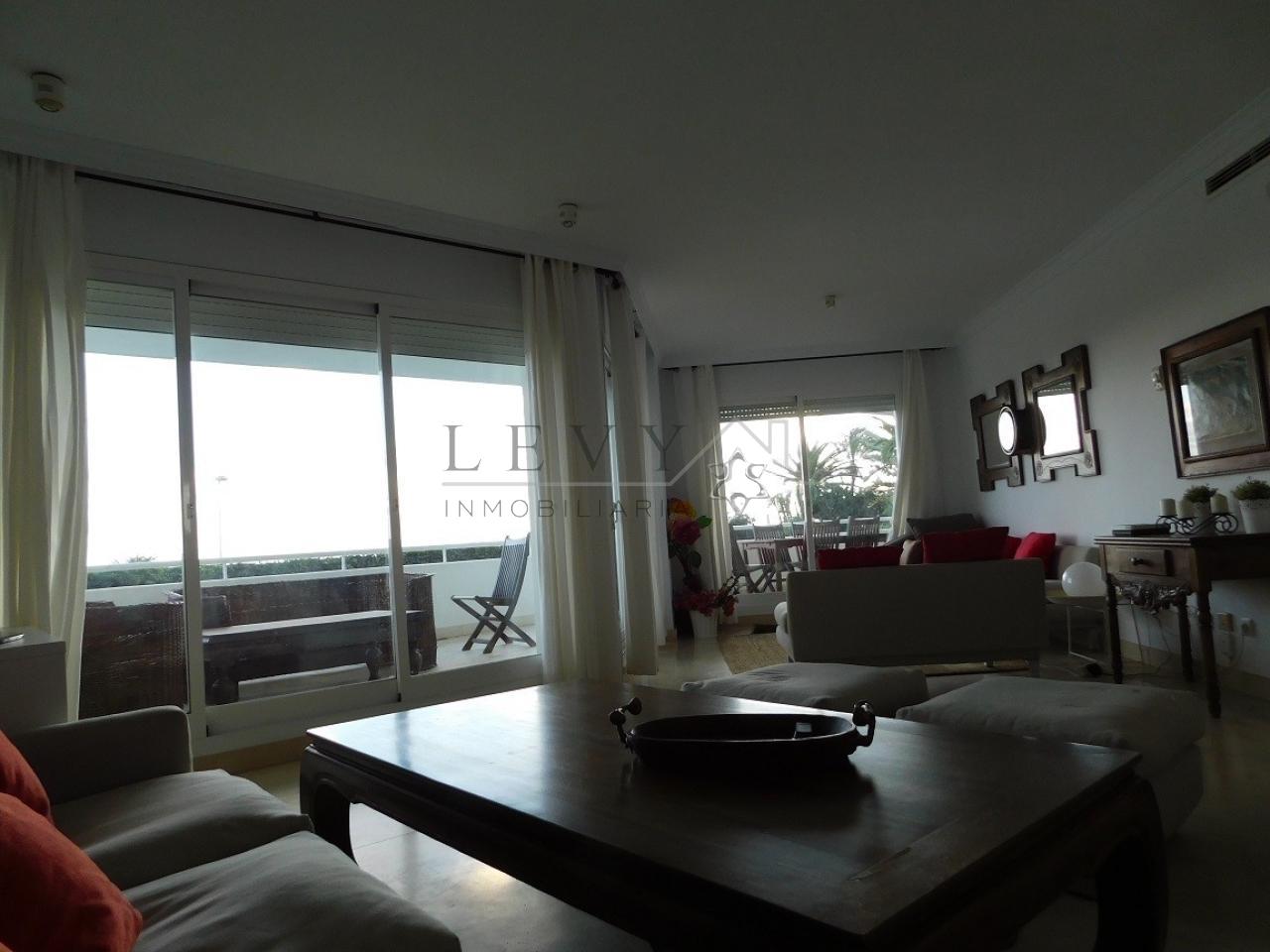 162453148500122179_16225343632 Apartamento en Puerto Banús